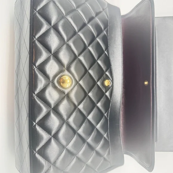 SOLD
Chanel Classic Maxi Double Flap Shoulder Bag (2012) - Picture 8 of 15